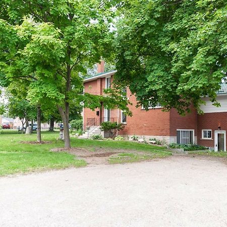 Entire 2 Bedroom Apartment Uptown Waterloo - E1 Ngoại thất bức ảnh
