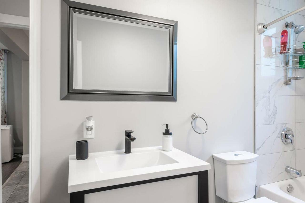 Entire 2 Bedroom Apartment Uptown Waterloo - E1 Ngoại thất bức ảnh