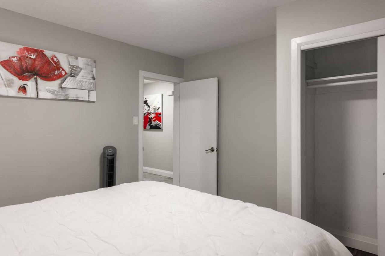 Entire 2 Bedroom Apartment Uptown Waterloo - E1 Ngoại thất bức ảnh