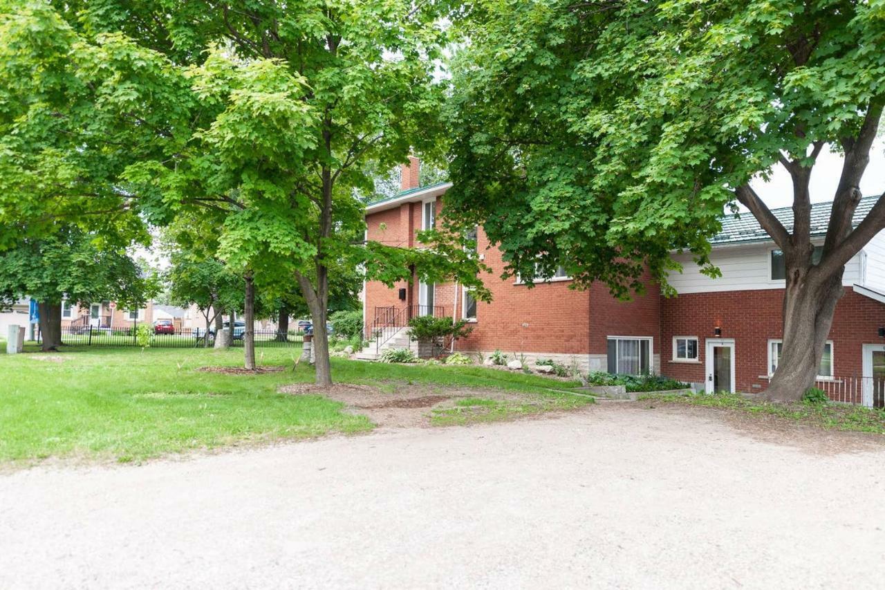 Entire 2 Bedroom Apartment Uptown Waterloo - E1 Ngoại thất bức ảnh
