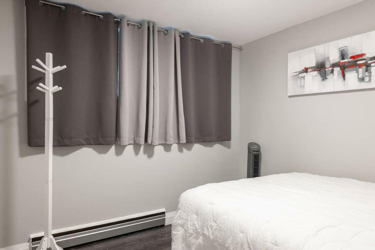 Entire 2 Bedroom Apartment Uptown Waterloo - E1 Ngoại thất bức ảnh